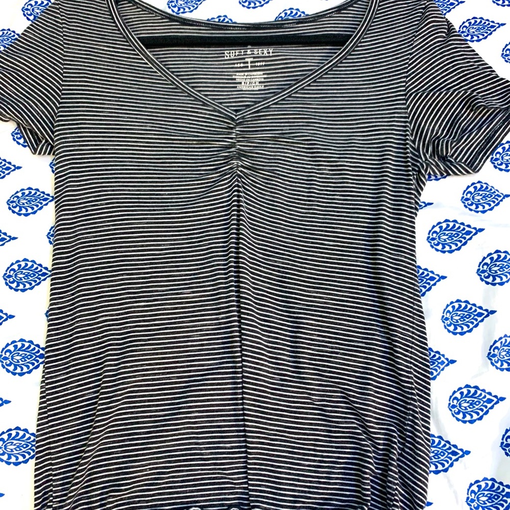 STRIPED V-NECK
